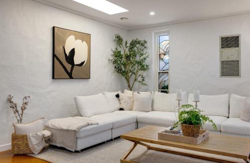 Norwood House | Adelaide Central Artistic bluestone Retreat