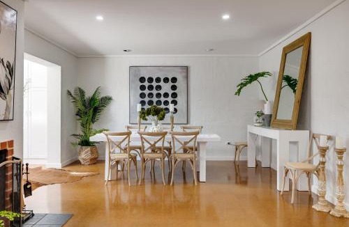 Norwood House | Adelaide Central Artistic bluestone Retreat