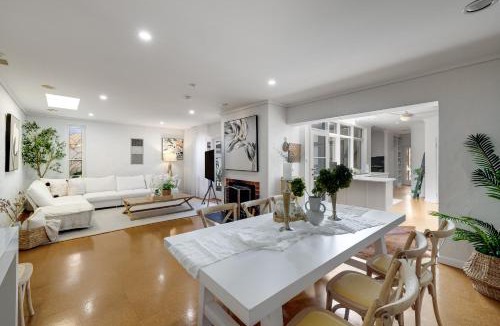 Norwood House | Adelaide Central Artistic bluestone Retreat