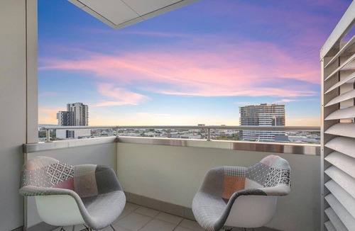 Adelaide Central Business District Apartment | Adelaide Central Skyline Panoramic Suite