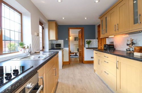 Calwich Cottage | ADELAIDE COTTAGE, with pool in Ashbourne