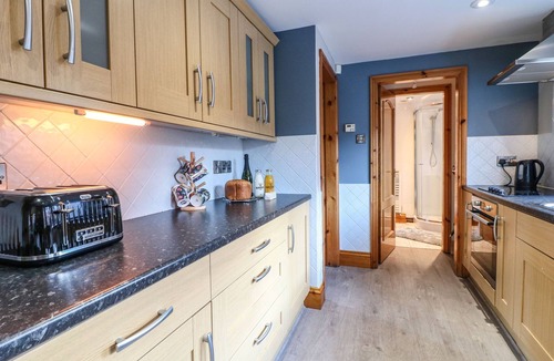 Calwich Cottage | ADELAIDE COTTAGE, with pool in Ashbourne