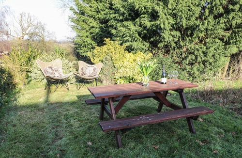 Calwich Cottage | ADELAIDE COTTAGE, with pool in Ashbourne