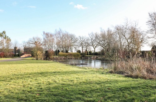Calwich Cottage | ADELAIDE COTTAGE, with pool in Ashbourne