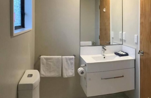 Newtown Hotel | Adelaide Motel