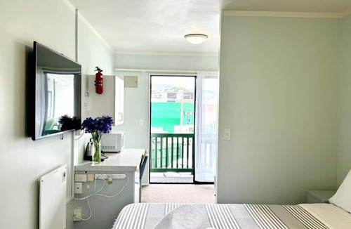 Newtown Hotel | Adelaide Motel