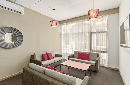 Adelaide Central Business District Hotel | Adelaide Paringa