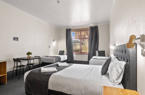 Adelaide Central Business District Hotel | Adelaide Paringa