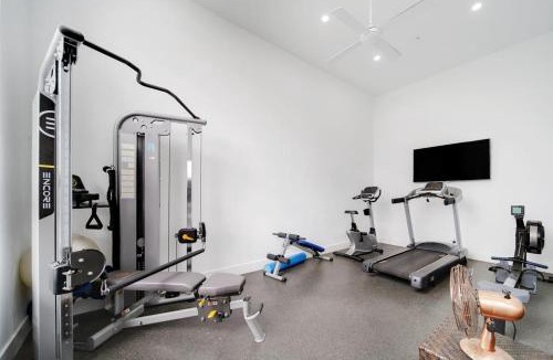 Adelaide Central Business District Apartment | Adelaide Parkside Escape 2BR Gym Parking