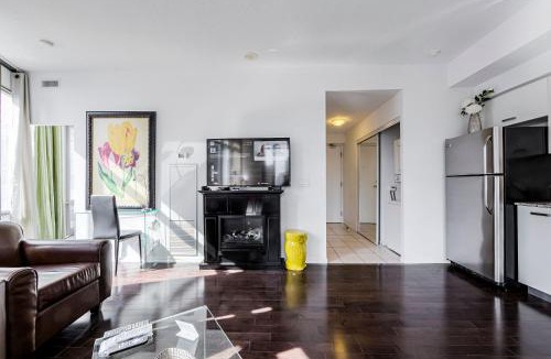 Vaughan Apartment | Adelaide Stays and Suites - Walk to Subway - Easy Access Downtown Toronto