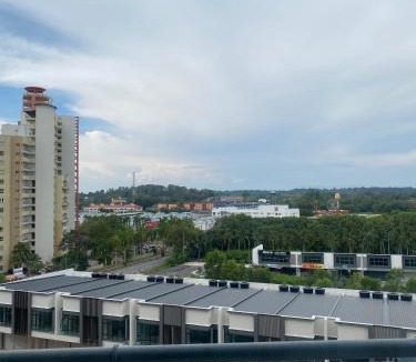 Baharu Apartment | Adelea Staycation w Netflix Marina View