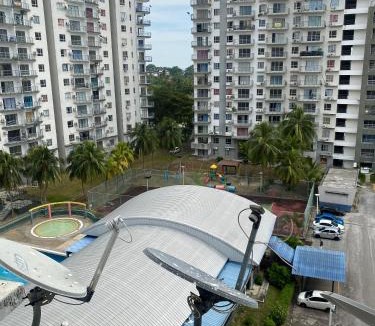 Baharu Apartment | Adelea Staycation w Netflix Marina View