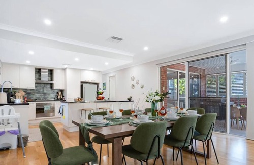 Stonyfell House | Adeleide Resort -5 Bedrooms+ swimpool Pool