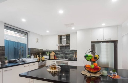 Stonyfell House | Adeleide Resort -5 Bedrooms+ swimpool Pool