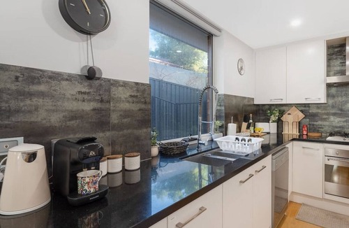 Stonyfell House | Adeleide Resort -5 Bedrooms+ swimpool Pool