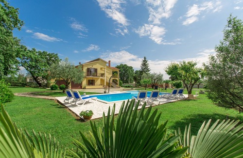 Susnjici Apartment | Adelia for 2 persons, pool, beautiful garden, only 10km from Porec and beaches.