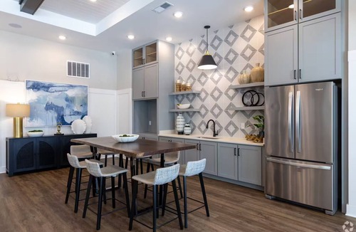 Bay Lake Apartment | Adeline Apartments 15m to Parks, Pet Friendly, Free Parking by Heavenly Homes