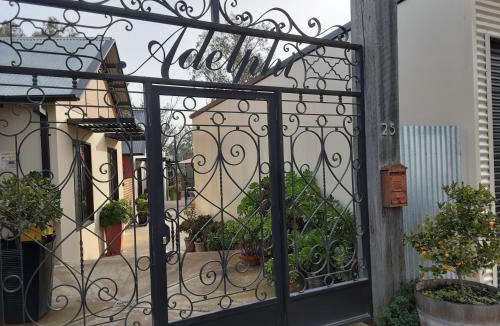 Echuca Apartment | Adelphi Apartment 2- Poolside or Apartment 2A- King Studio