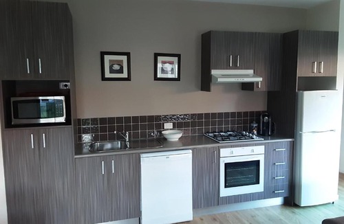 Echuca Apartment | Adelphi Apartment 2- Poolside or Apartment 2A- King Studio