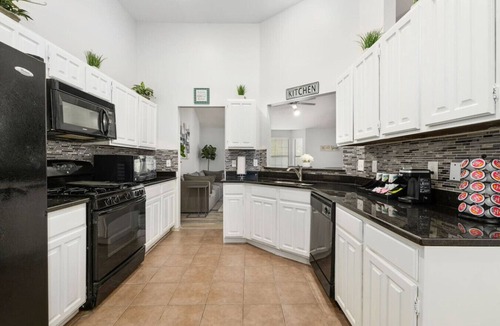 Buckner Terrace - Everglade Park House | Adequate 3 BR 2 Bath Home