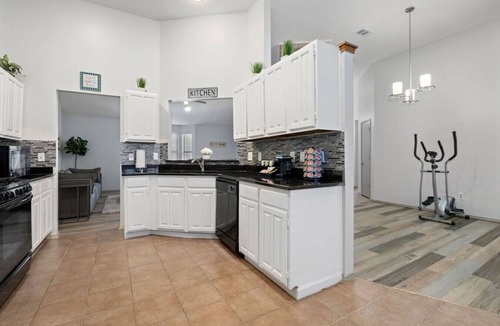 Buckner Terrace - Everglade Park House | Adequate 3 BR 2 Bath Home