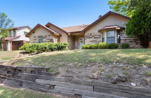 Buckner Terrace - Everglade Park House | Adequate 3 BR 2 Bath Home