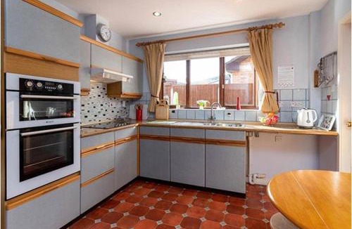 St George House | Aderyn Du