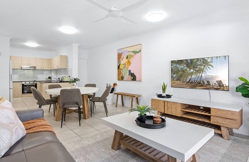 Parramatta Park Apartment | Adina | Spacious Top-Floor Apartment