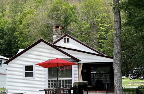 Warrensburg House | Adirondack Bungalow Getaway