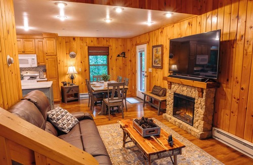 Jay House | Adirondack cabin near Lake Placid & High Peaks: 7 person hot tub and skiing