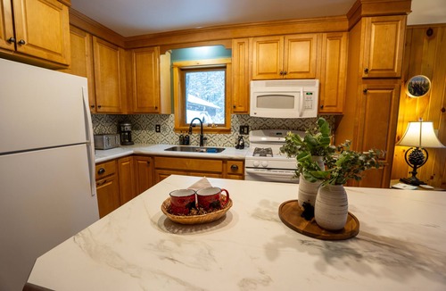 Jay House | Adirondack cabin near Lake Placid & High Peaks: 7 person hot tub and skiing