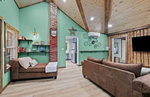 Forestport House | Adirondack Cabin w/Private Pond, Kayaks & Fire Pit – Near Old Forge, Dogs OK