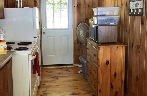 Edinburg Cottage | Adirondack Cottage w/Sandy Beach Access