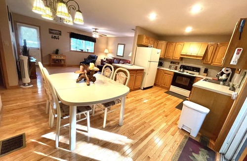 North Creek Cottage | Adirondack Creekside Cottage-Sportmen’s Delight