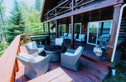 Cold Brook Cabin | Adirondack Lakeside Lodging with Beach Access & Panoramic Lakeview