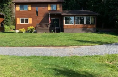 Town of Webb House | Adirondack Mountain Escape - Snowmobile Haven!