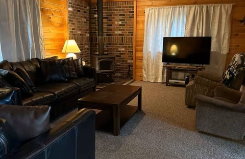 Town of Webb House | Adirondack Mountain Escape - Snowmobile Haven!