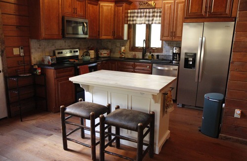 Jay Cabin | Adirondack Retreat w/Hot Tub + Outdoor Firepit