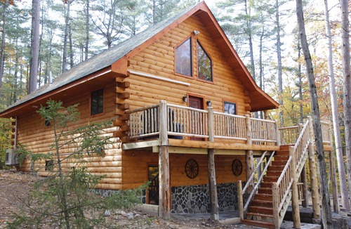 Jay Cabin | Adirondack Retreat w/Hot Tub + Outdoor Firepit