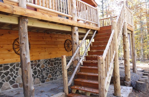 Jay Cabin | Adirondack Retreat w/Hot Tub + Outdoor Firepit
