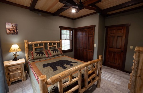 Glenfield Cabin | Adirondack River Lodge/Spectacular Waterfalls/Natural swimming pools.