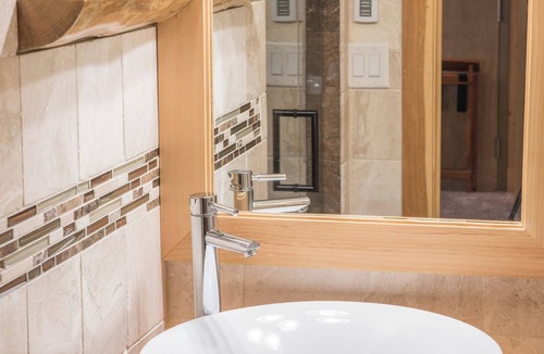 Wilmington Hotel | Adirondack Spruce Lodge