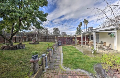Sacramento House | Adison Gold: 2BR w/Fully Fenced Yard, Barbecue and pet friendly, Near Downtown