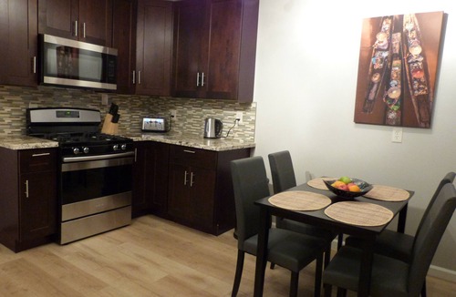 Carmichael House | Adison SILVER Organic Garden & Barbecue, Easy Access to Hwy, Downtown & Airport
