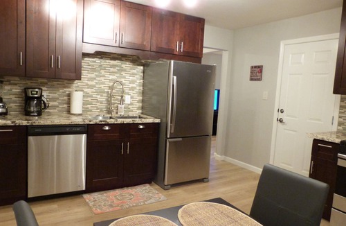 Carmichael House | Adison SILVER Organic Garden & Barbecue, Easy Access to Hwy, Downtown & Airport