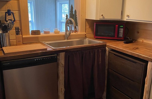 Elizabethtown House | ADK Cozy River Cottage