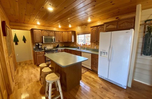 Town of Webb House | ADK Lake House Vacation, Cozy 5 Bedroom & 2 Bath