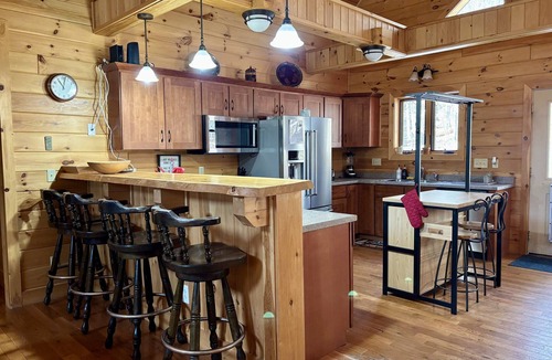 Jay Cabin | ADK Log Cabin Hot Tub Dog Friendly Near Whiteface