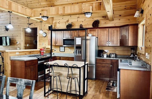 Jay Cabin | ADK Log Cabin Hot Tub Dog Friendly Near Whiteface