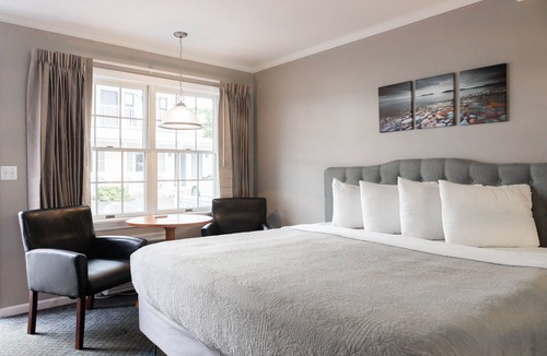 Lake George Hotel | Admiral Motel